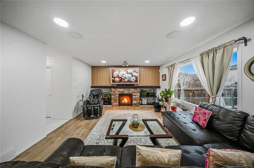 18 Moldan Bay, Winnipeg, MB 