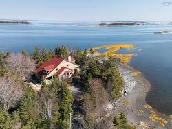 181 Pine Drive Heckmans Island, NS B0J 2C0
