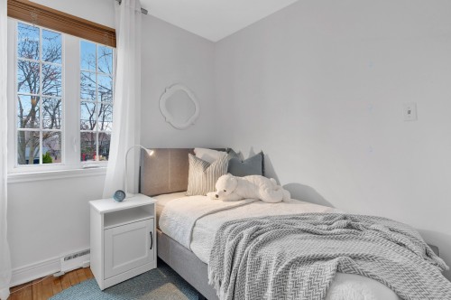 Chambre à coucher - 80 Av. De Breslay, Pointe-Claire, QC - Indoor Photo Showing Bedroom