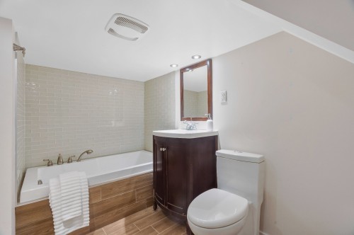 Salle de bains - 80 Av. De Breslay, Pointe-Claire, QC - Indoor Photo Showing Bathroom