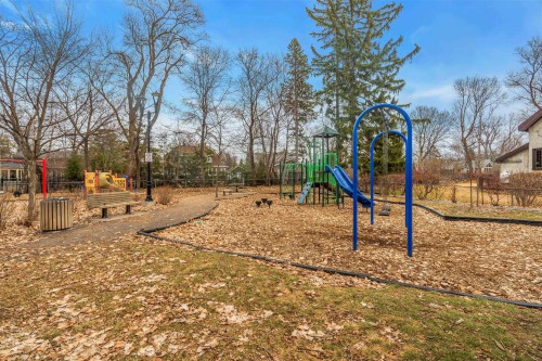 À proximité - 80 Av. De Breslay, Pointe-Claire, QC - Outdoor