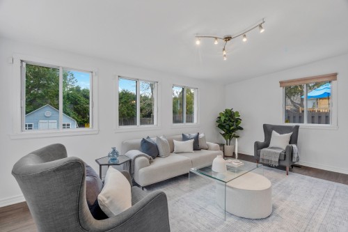 Salle familiale - 80 Av. De Breslay, Pointe-Claire, QC - Indoor Photo Showing Living Room