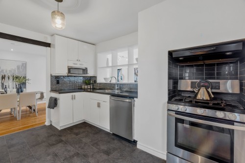 Cuisine - 80 Av. De Breslay, Pointe-Claire, QC - Indoor Photo Showing Kitchen