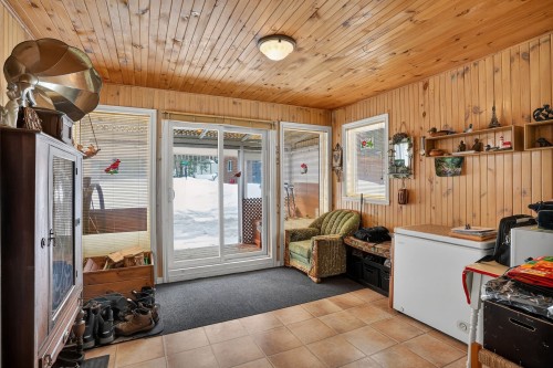 Salle familiale - 702 Ch. De Courchevel, Saint-Adolphe-D'Howard, QC - Indoor Photo Showing Other Room