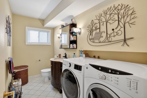 Salle d'eau - 702 Ch. De Courchevel, Saint-Adolphe-D'Howard, QC - Indoor Photo Showing Laundry Room