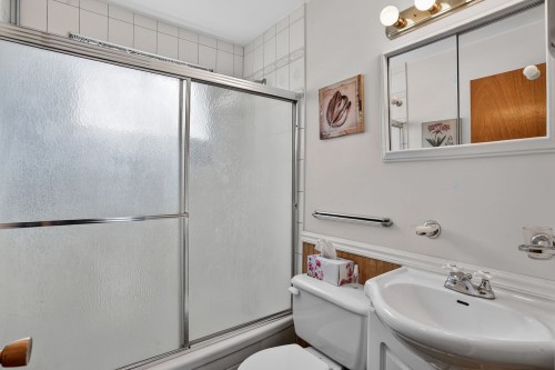 Salle de bains - 702 Ch. De Courchevel, Saint-Adolphe-D'Howard, QC - Indoor Photo Showing Bathroom