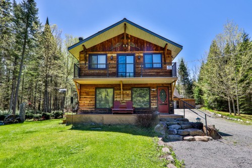 Façade - 702 Ch. De Courchevel, Saint-Adolphe-D'Howard, QC - Outdoor With Balcony
