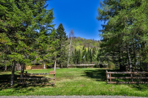 Bord de l'eau - 702 Ch. De Courchevel, Saint-Adolphe-D'Howard, QC - Outdoor