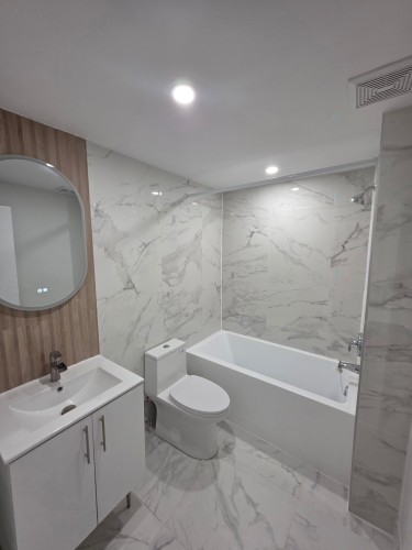 Bathroom - 9-550 Rue Varennes, Longueuil (Le Vieux-Longueuil), QC - Indoor Photo Showing Bathroom