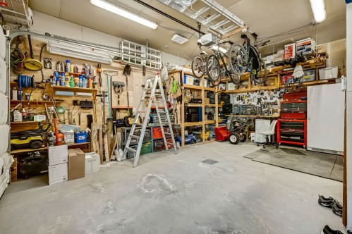 Garage - 917 Rue Éva, Saint-Jérôme, QC - Indoor Photo Showing Other Room