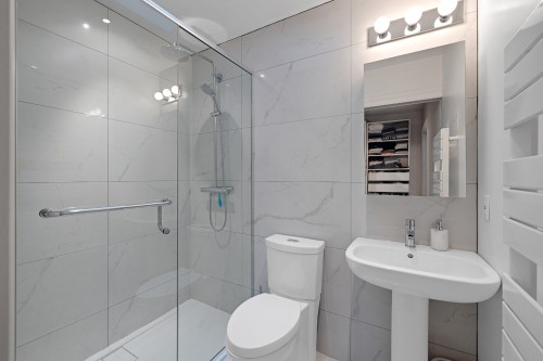 Salle de bains attenante à la CCP - 34 Av. Courcelette, Montréal (Outremont), QC - Indoor Photo Showing Bathroom