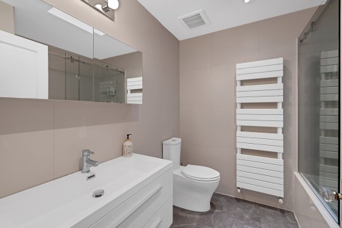 Salle de bains - 34 Av. Courcelette, Montréal (Outremont), QC - Indoor Photo Showing Bathroom