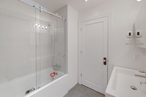 Salle de bains - 34 Av. Courcelette, Montréal (Outremont), QC - Indoor Photo Showing Bathroom