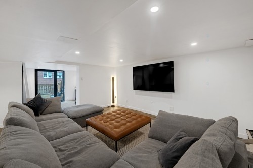 Salle familiale - 34 Av. Courcelette, Montréal (Outremont), QC - Indoor Photo Showing Living Room