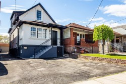 19 Schell Avenue  Toronto, ON M6E 2S7