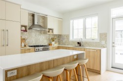 TH18-630 Gorge Rd WESTSaanich, BC V9A 1N5