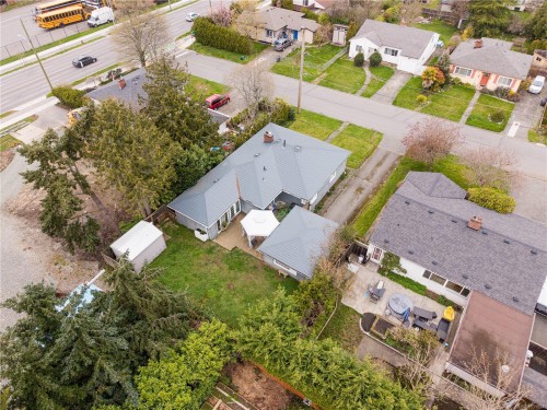 1661/1663 Freeman Ave, Saanich, BC 