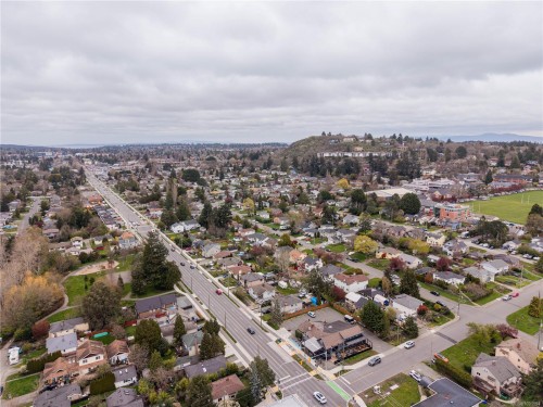 1661/1663 Freeman Ave, Saanich, BC 
