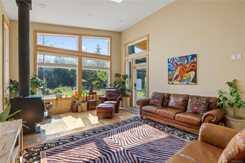440 Gilbert Rd, Qualicum Beach, BC 
