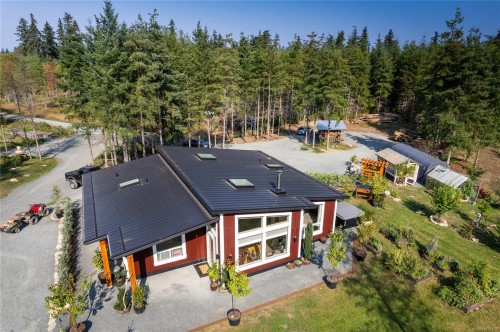 440 Gilbert Rd, Qualicum Beach, BC 