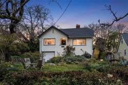 3404 Connorton Lane Saanich, BC V8P 3K1