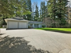 670 Homewood Rd Campbell River, BC V9W 3N5