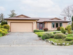 4007 Hollyridge Pl Saanich, BC V8N 5Z8