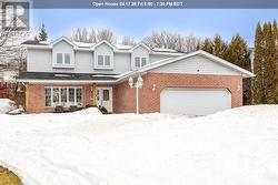 27 Plummer CT Sault Ste. Marie, ON P6B 6E4