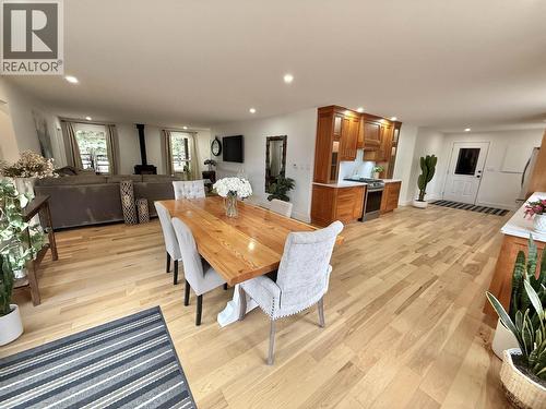 2852 Pinnacles Road, Quesnel, BC - Indoor Photo Showing Dining Room