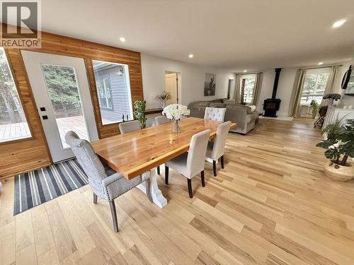 2852 Pinnacles Road, Quesnel, BC - Indoor Photo Showing Dining Room