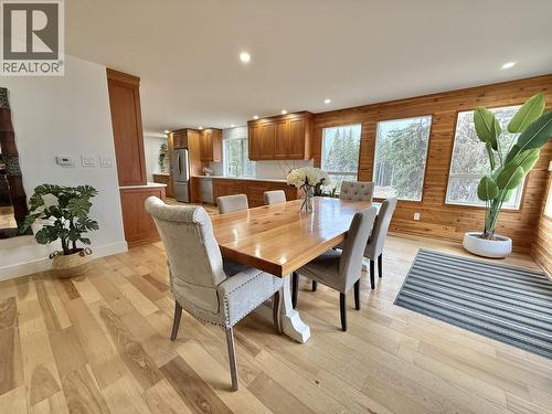 2852 Pinnacles Road, Quesnel, BC - Indoor Photo Showing Dining Room