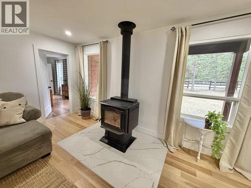 2852 Pinnacles Road, Quesnel, BC - Indoor With Fireplace