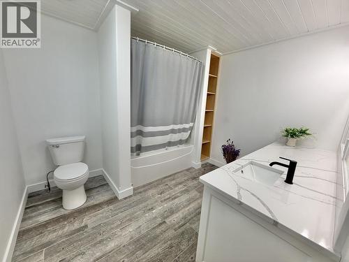 2852 Pinnacles Road, Quesnel, BC - Indoor Photo Showing Bathroom
