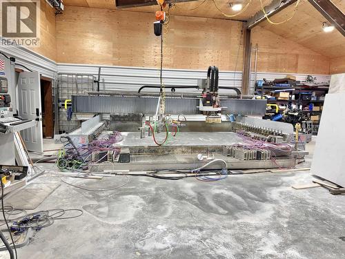 2852 Pinnacles Road, Quesnel, BC - Indoor Photo Showing Garage