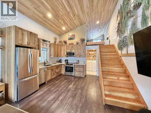 2852 Pinnacles Road, Quesnel, BC - Indoor Photo Showing Kitchen