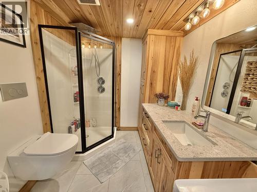 2852 Pinnacles Road, Quesnel, BC - Indoor Photo Showing Bathroom