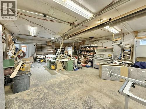 2852 Pinnacles Road, Quesnel, BC - Indoor Photo Showing Garage