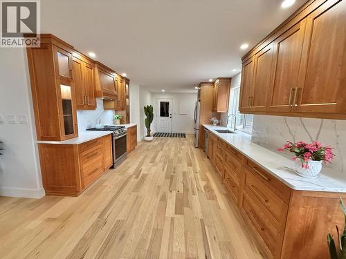 2852 Pinnacles Road, Quesnel, BC - Indoor Photo Showing Kitchen