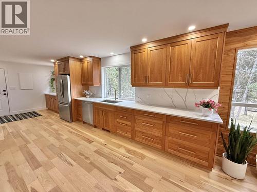 2852 Pinnacles Road, Quesnel, BC - Indoor Photo Showing Kitchen