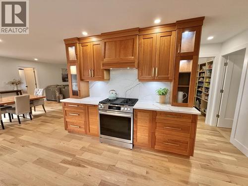 2852 Pinnacles Road, Quesnel, BC - Indoor Photo Showing Kitchen