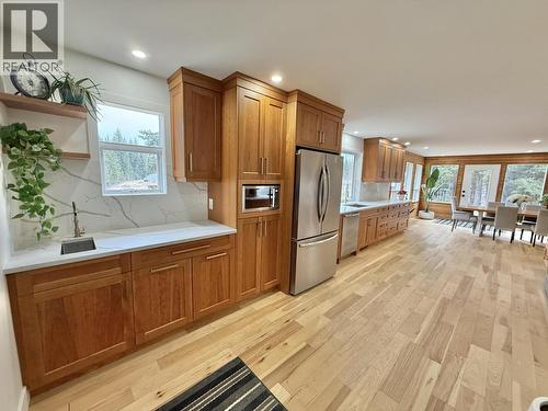 2852 Pinnacles Road, Quesnel, BC - Indoor Photo Showing Kitchen