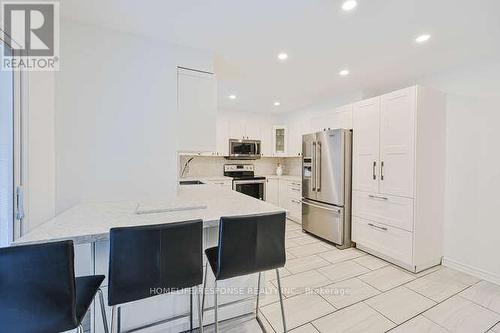 6103 Prairie Circle, Mississauga, ON - Indoor Photo Showing Kitchen