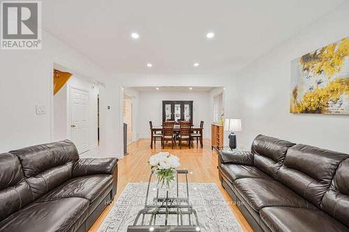 6103 Prairie Circle, Mississauga, ON - Indoor Photo Showing Living Room