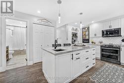 Large Centre island. - 