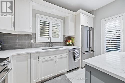 8 Myrtle Street, Pelham, ON - Indoor Photo Showing Kitchen With Double Sink