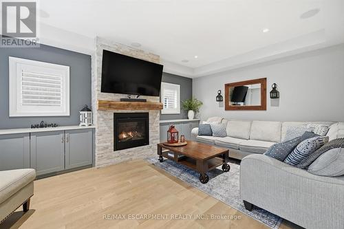 8 Myrtle Street, Pelham, ON - Indoor Photo Showing Living Room With Fireplace