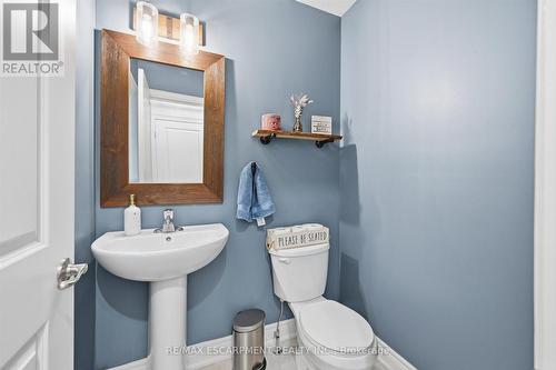 8 Myrtle Street, Pelham, ON - Indoor Photo Showing Bathroom