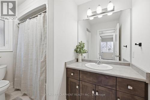 8 Myrtle Street, Pelham, ON - Indoor Photo Showing Bathroom
