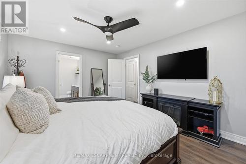 8 Myrtle Street, Pelham, ON - Indoor Photo Showing Bedroom