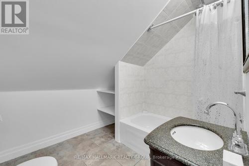 50 Bartholomew Street, Brockville, ON - Indoor Photo Showing Bathroom